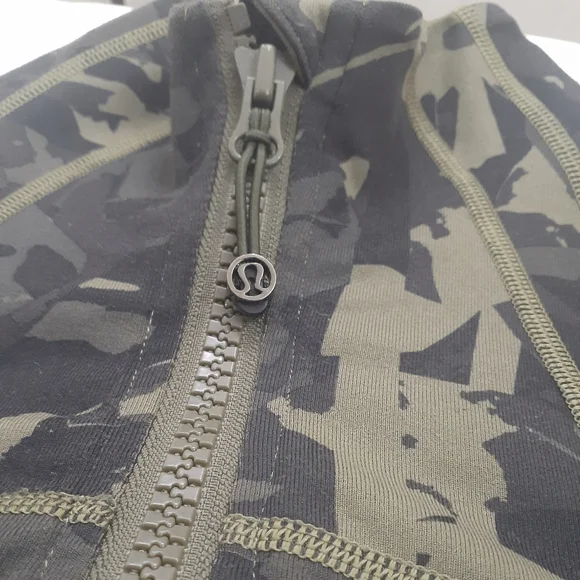 Lululemon Define Jacket Camo - Picture 2 of 5